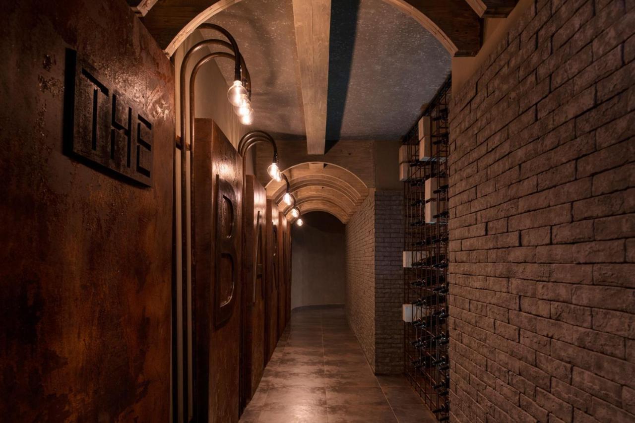 Hotel The St. Regis Ad Dawhah Esterno foto Wine cellar