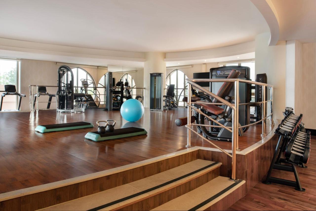 Hotel The St. Regis Ad Dawhah Esterno foto The gym at the hotel