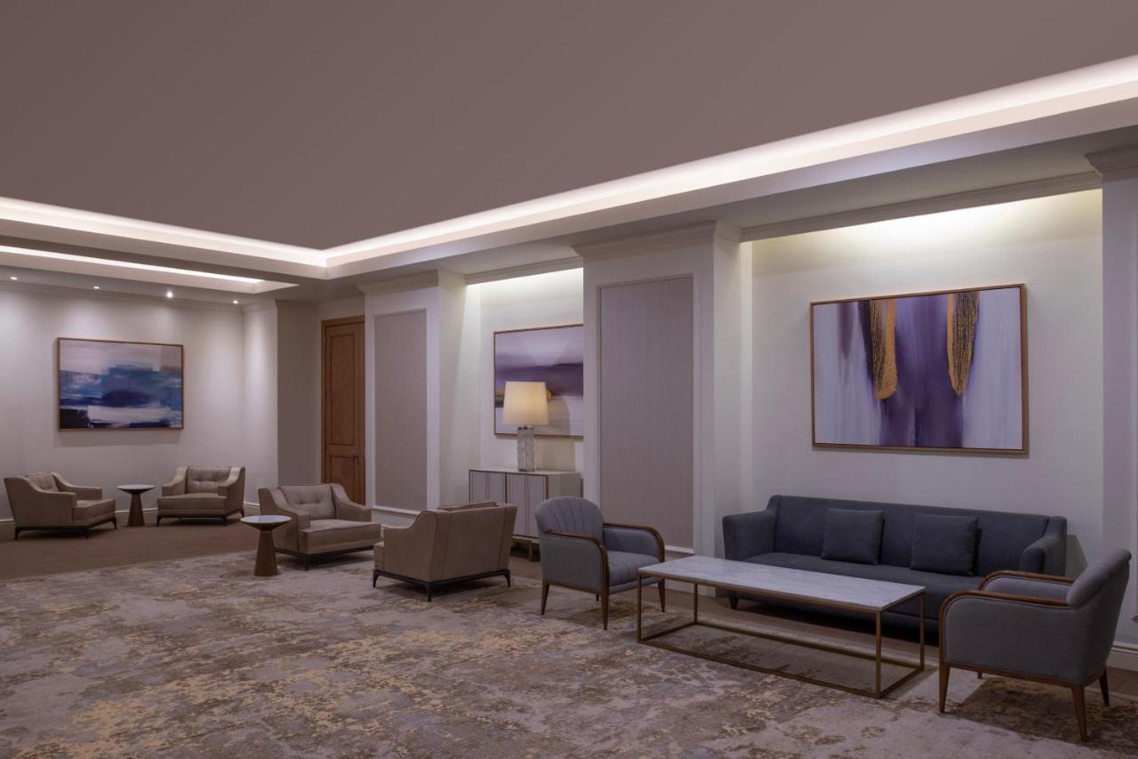 Hotel The St. Regis Ad Dawhah Esterno foto The interior of the lounge