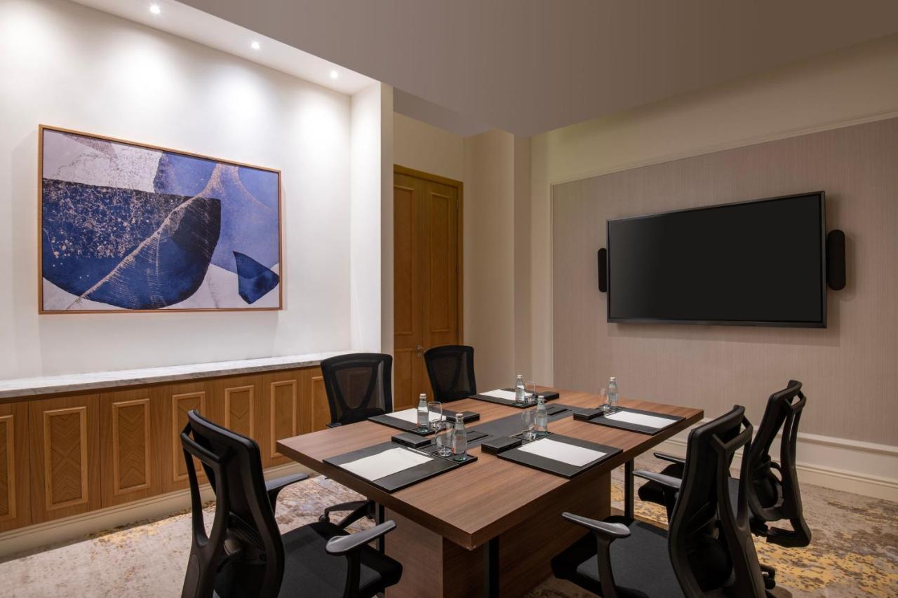 Hotel The St. Regis Ad Dawhah Esterno foto Boardroom at The Westin