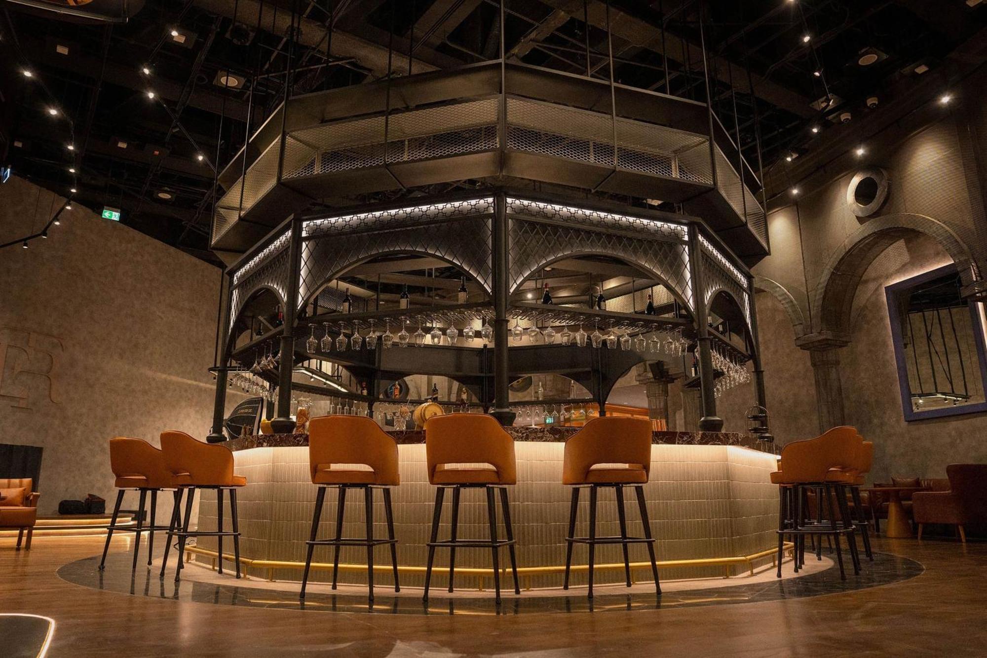 Hotel The St. Regis Ad Dawhah Esterno foto The bar at the RITZ