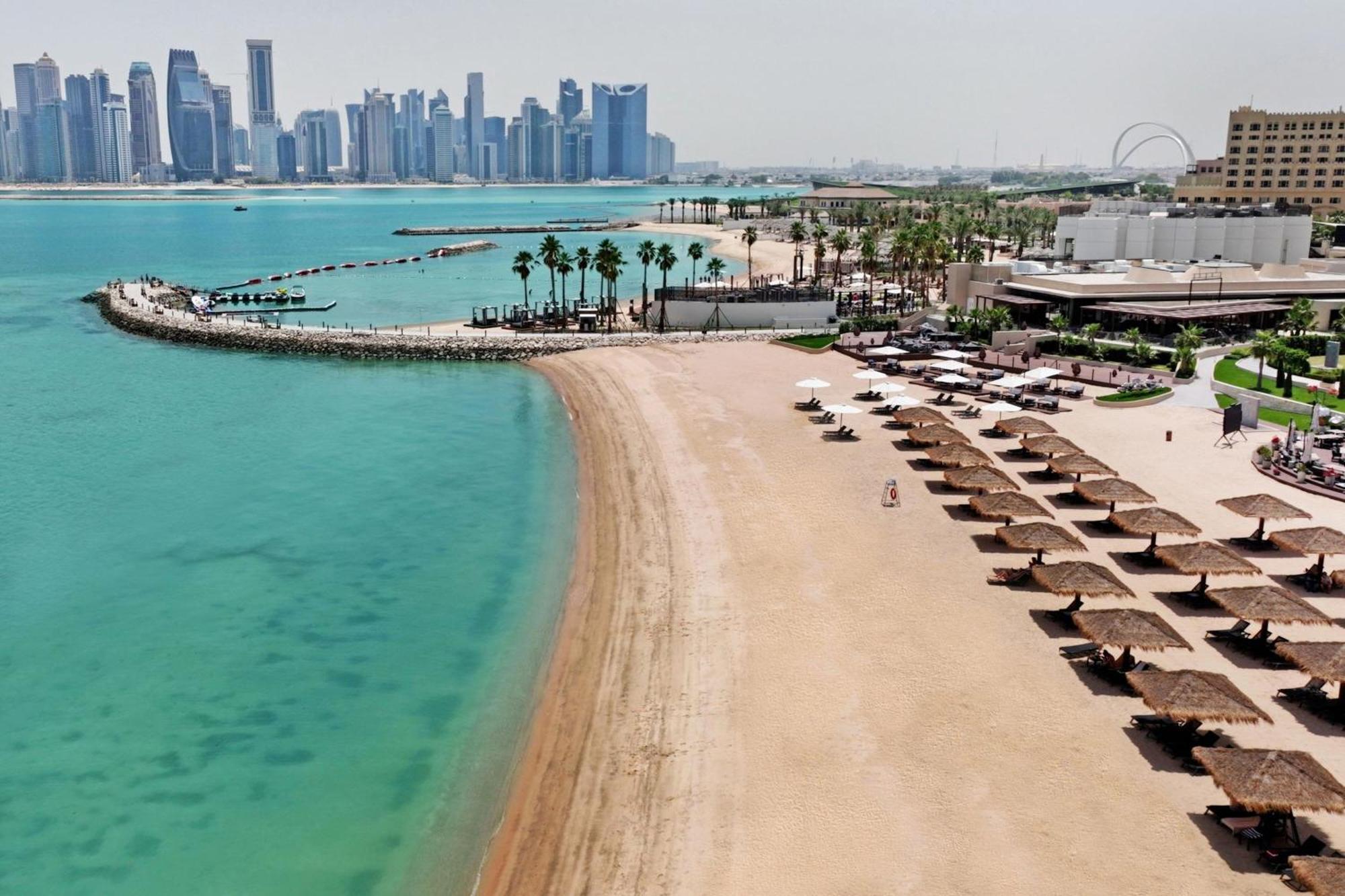 Hotel The St. Regis Ad Dawhah Esterno foto The beach at the Ritz-Carlton, Doha