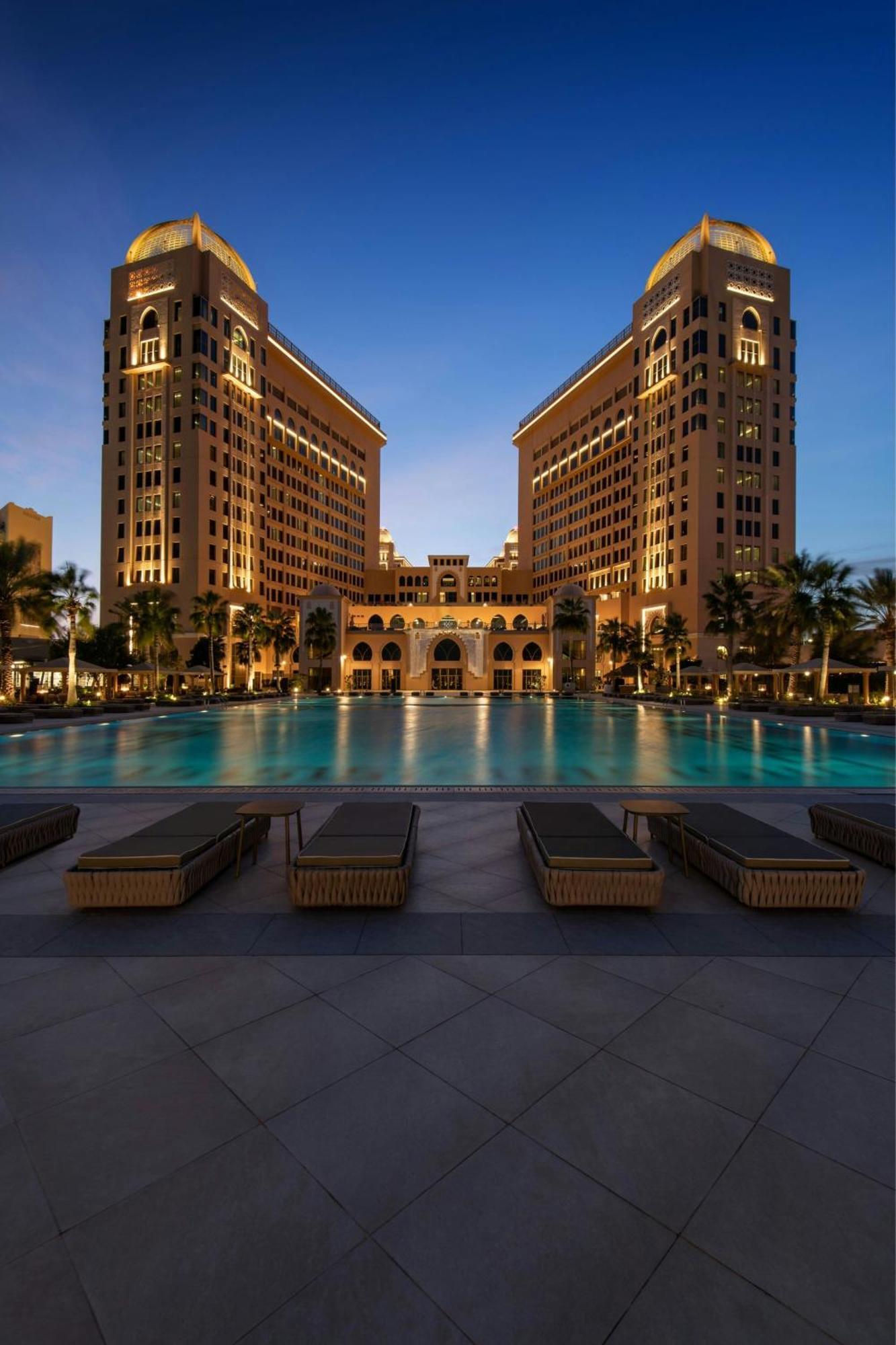 Hotel The St. Regis Ad Dawhah Esterno foto The Ritz-Carlton, Bahrain